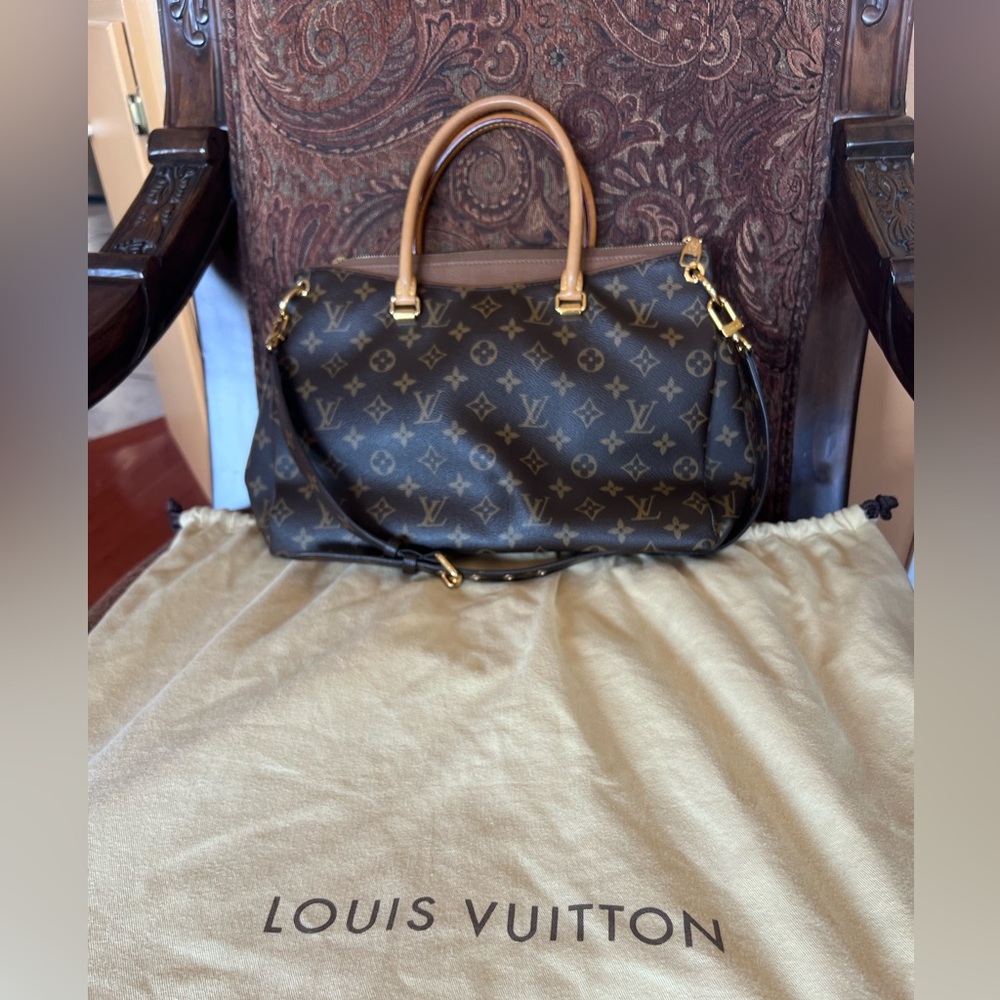Louis Vuitton Pallas MM Monogram Purse/Handbag/shoulderbag